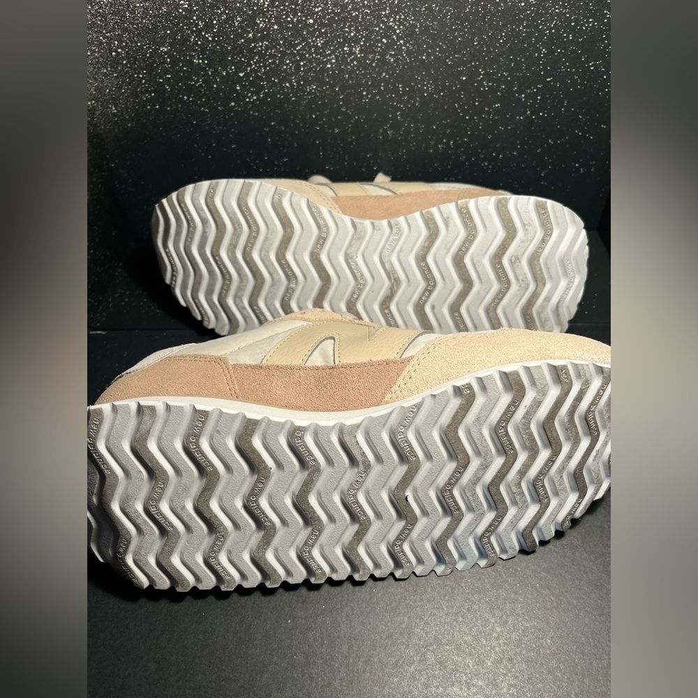 New Balance (,The Intelligent Choice ) women’s sneakers size 7.5 🍰🧁🎂🍰🧁🍰🧁🍰🎂🍰🎂🍰 - Picture 8 of 8